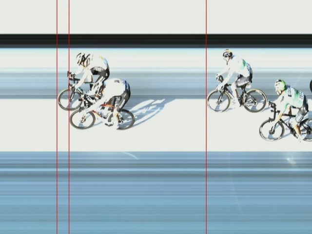 Wout van Aert setzt sich vor Cees Bol durch. Wout van Aert setzt sich vor Cees Bol durch.