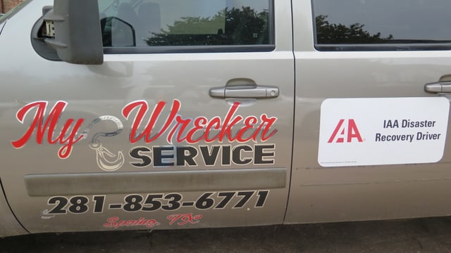 «My Wrecker»: Auto eines Aufräumdienstes. «My Wrecker»: Auto eines Aufräumdienstes.