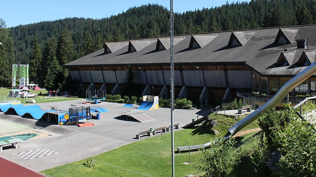 Il center da sport Prau la Selva a Flem. Il center da sport Prau la Selva a Flem.