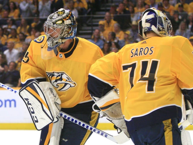 Nashvilles Keeper Pekka Rinne (links) wird ausgewechselt Nashvilles Keeper Pekka Rinne (links) wird ausgewechselt