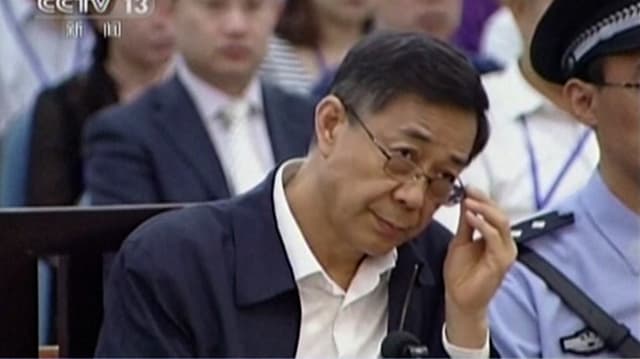 Bo Xilai im Gerichtssaal. Bo Xilai im Gerichtssaal.