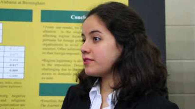 Porträt von Farah Alfarhan. Porträt von Farah Alfarhan.