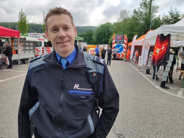 Boris Boss in Uniform auf der Raststätte Boris Boss in Uniform auf der Raststätte