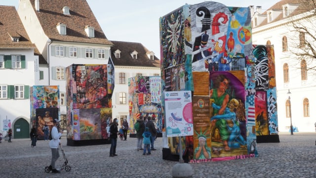 Laternen-Monolithen auf dem Münsterplatz. Laternen-Monolithen auf dem Münsterplatz.