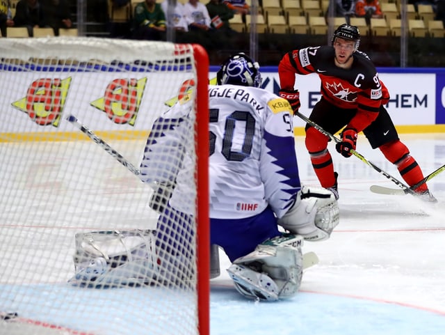 Kanadas McDavid erzielt ein Tor gegen Südkorea Kanadas McDavid erzielt ein Tor gegen Südkorea