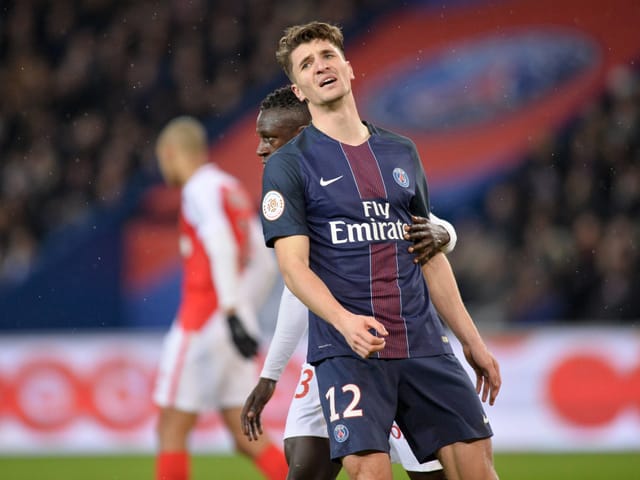 Thomas Meunier ärgert sich über den Punktverlust.