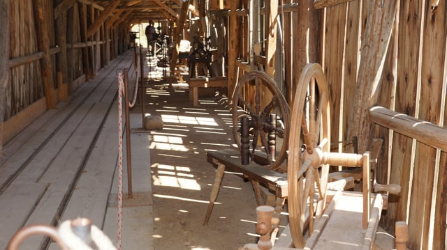 Blick ins Innere eine Seilerei. Blick ins Innere eine Seilerei.