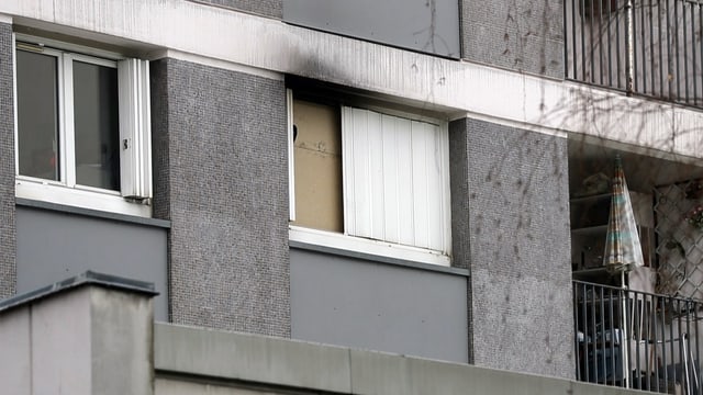 Hausfassade mit Fenstern. Hausfassade mit Fenstern.