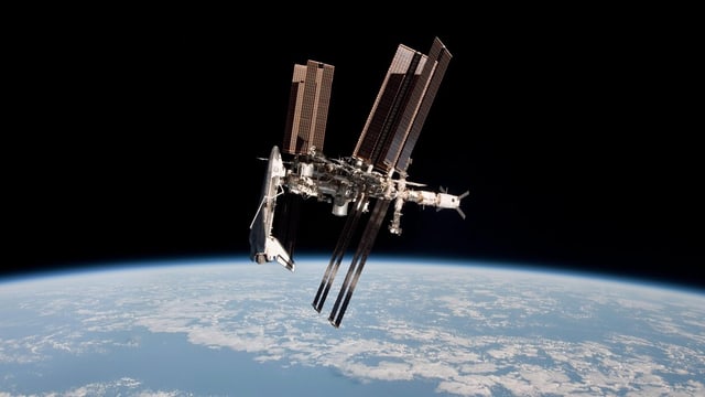 Die ISS Raumstation mit einem Space Shuttle Die ISS Raumstation mit einem Space Shuttle