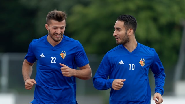 Zwei spieler am joggen Zwei spieler am joggen