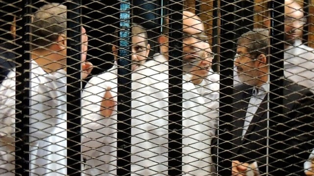 Mursi hinter Gittern. Mursi hinter Gittern.