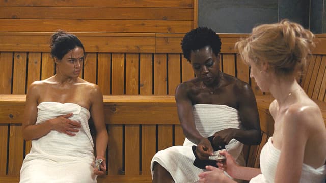 Die drei Witwen sitzen in der Sauna. Die drei Witwen sitzen in der Sauna.