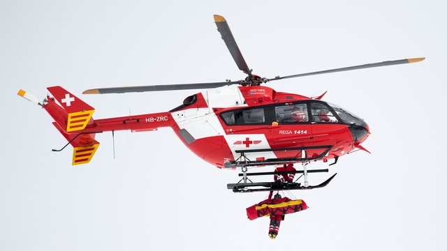Il helicopter en acziun suenter la crudada da Puchner. Il helicopter en acziun suenter la crudada da Puchner.