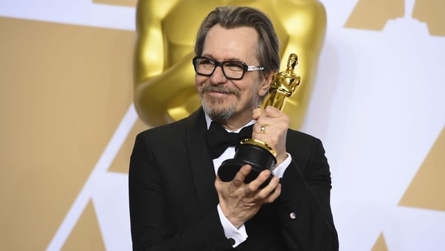 Gary Oldman im März 2018 mit seinem bislang einzigen Oscar. Gary Oldman im März 2018 mit seinem bislang einzigen Oscar.