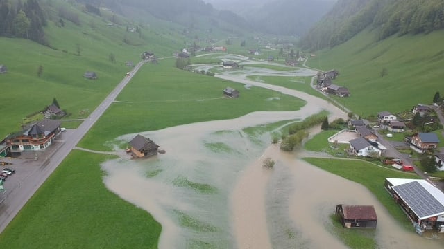 Überschwemmtes Thurtal von einer Drohne aus gesehen bei Alt-St. Johann. Überschwemmtes Thurtal von einer Drohne aus gesehen bei Alt-St. Johann.