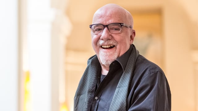 Paulo Coelho lacht. Paulo Coelho lacht.