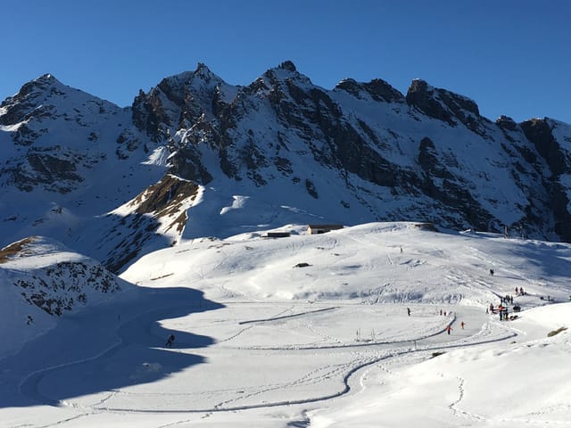 Winterlandschaft, Schlittschuhläufer.