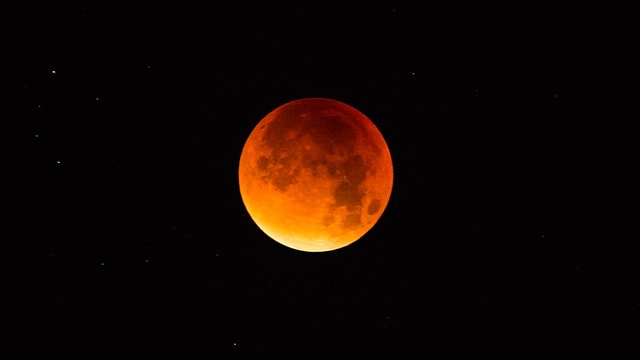 Der rotverfärbte Vollmond am Schweizer Himmel im September 2015. Der rotverfärbte Vollmond am Schweizer Himmel im September 2015.