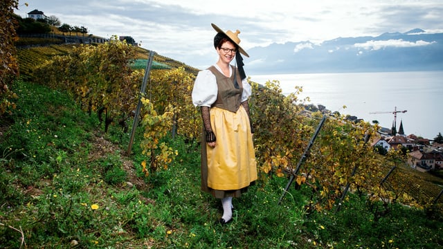 Portrait von Landfrau Aurélia Joly aus Grandvaux, VD in der Tracht. Portrait von Landfrau Aurélia Joly aus Grandvaux, VD in der Tracht.