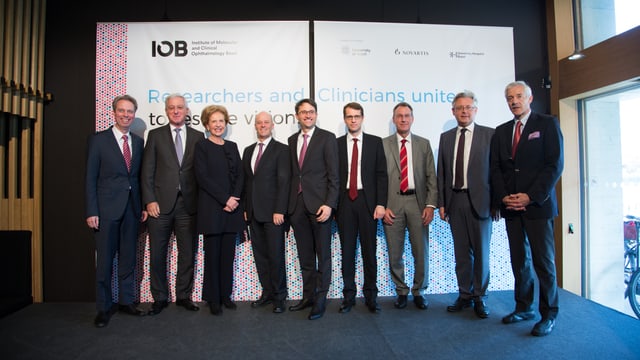 Vertreter von Universität und Novartis feiern die Gründung des neuen Instituts. Vertreter von Universität und Novartis feiern die Gründung des neuen Instituts.