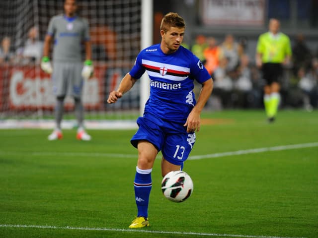 Nach 4 Jahren bei Brescia Calcio entwickelte sich der 25-jährige Abwehrspezialist in seiner 2. Saison bei Sampdoria Genua zum sicheren Wert. Nachdem er vor einem Jahr in der Serie B wenig Spielzeit erhalten hatte, kam er beim letztjährigen Aufsteiger auf 21 Einsätze.
