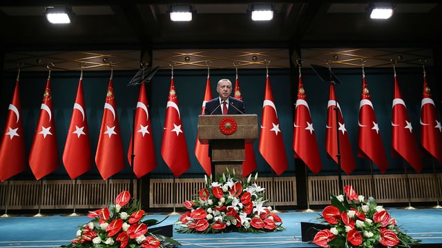 Erdogan kündigt an, dass die Wahlen vorverlegt werden Erdogan kündigt an, dass die Wahlen vorverlegt werden