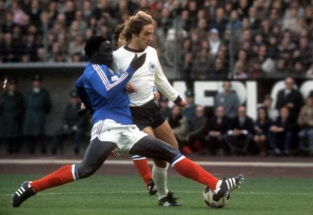 Jean-Pierre Adams im Duell mit dem Deutschen Helmut Kremers. Jean-Pierre Adams im Duell mit dem Deutschen Helmut Kremers.
