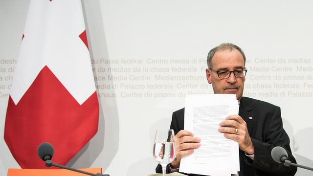 Guy Parmelin im September 2016 im Medienzentrum des Bundeshauses. Guy Parmelin im September 2016 im Medienzentrum des Bundeshauses.