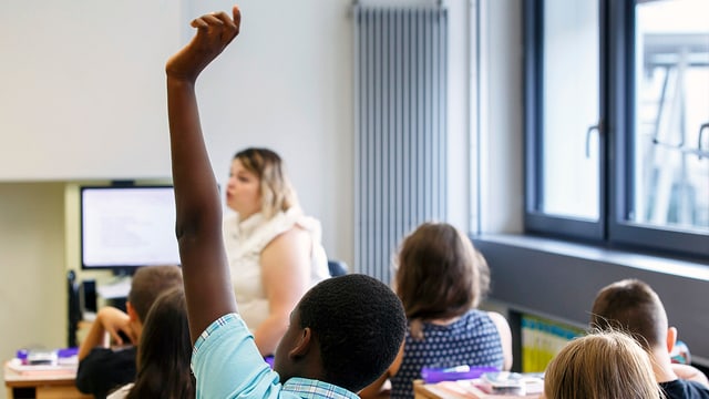 Unterricht in einer Genfer Primarschule: In einigen Kantonen dürften die Schülerzahlen deutlich steigen. Unterricht in einer Genfer Primarschule: In einigen Kantonen dürften die Schülerzahlen deutlich steigen.