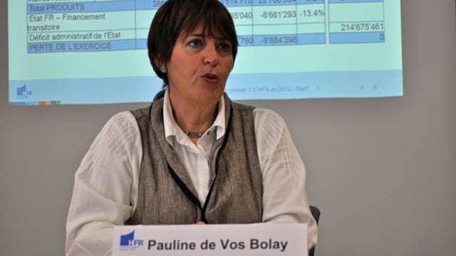 Pauline de Vos Bolay erklärte vor den Medien das Strukturproblem der Freiburger Spitäler. Pauline de Vos Bolay erklärte vor den Medien das Strukturproblem der Freiburger Spitäler.