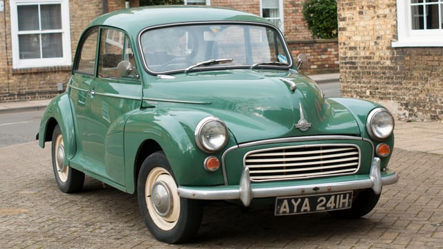 Ein Morris Minor Auto, so gesehen in Ely, Cambridgeshire, England. Ein Morris Minor Auto, so gesehen in Ely, Cambridgeshire, England.