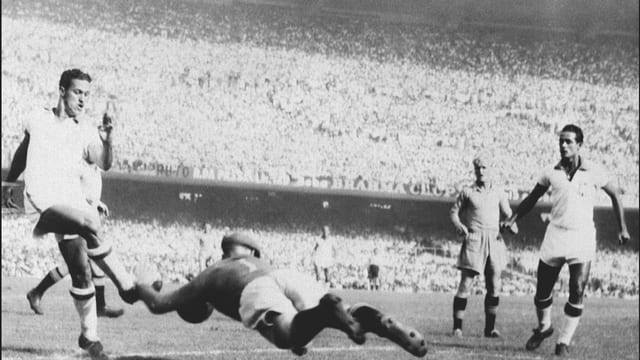 Bis zum Umbau galt das 1950 eröffnete «Maracana» als grösstes Stadion der Welt. Bis zum Umbau galt das 1950 eröffnete «Maracana» als grösstes Stadion der Welt.