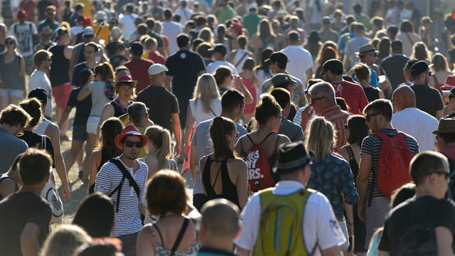 Viele Menschen auf der Strasse. Viele Menschen auf der Strasse.