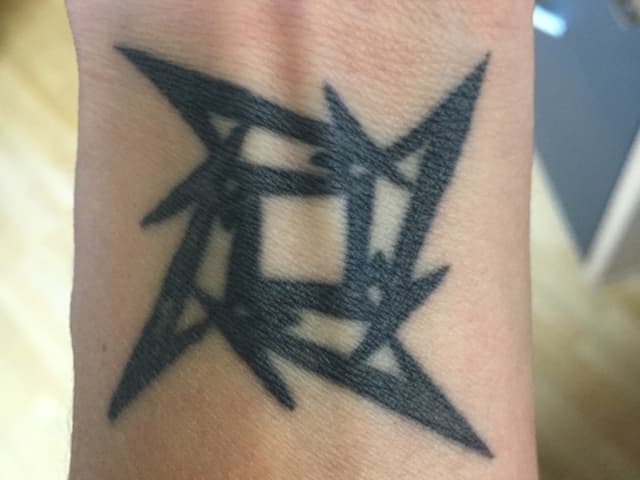 Wie das Tattoo von Hörerin Brigitte zeigt. Rock on! Wie das Tattoo von Hörerin Brigitte zeigt. Rock on!