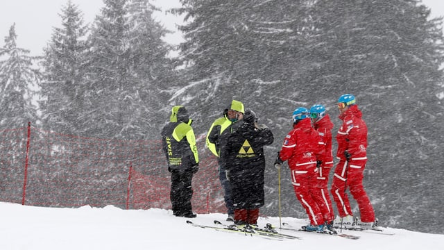 Fahrer auf der Strecke am Lauberhorn. Fahrer auf der Strecke am Lauberhorn.