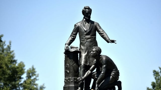 Lincoln-Statue mit Sklave in Fesseln Lincoln-Statue mit Sklave in Fesseln
