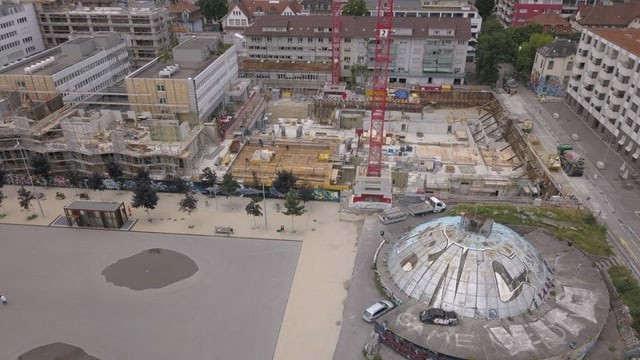 Luftbild vom «Chessu» mit der Hotel-Baustelle. Luftbild vom «Chessu» mit der Hotel-Baustelle.