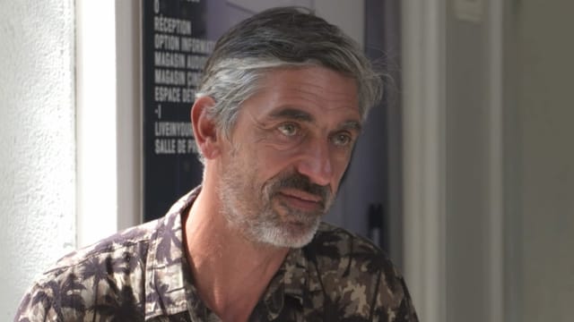 Ein Mann in einer Interview-Situation. Ein Mann in einer Interview-Situation.