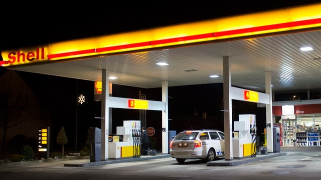 Eeine Tankstelle bei Nacht. Eeine Tankstelle bei Nacht.