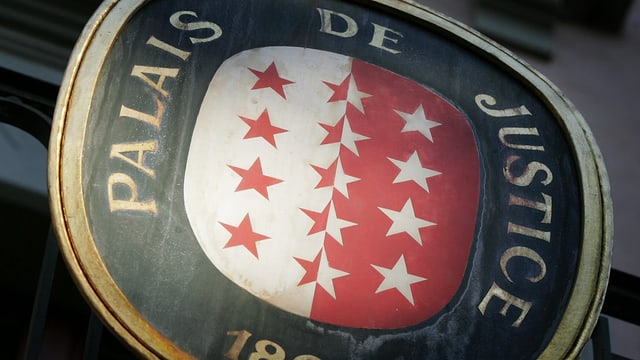 Walliser Wappen an einem Gerichtsgebäude Walliser Wappen an einem Gerichtsgebäude