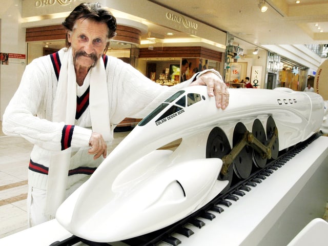 2003 präsentiert Colani in Erfurt ein Modell einer aerodynamischen Dampflok. 2003 präsentiert Colani in Erfurt ein Modell einer aerodynamischen Dampflok.