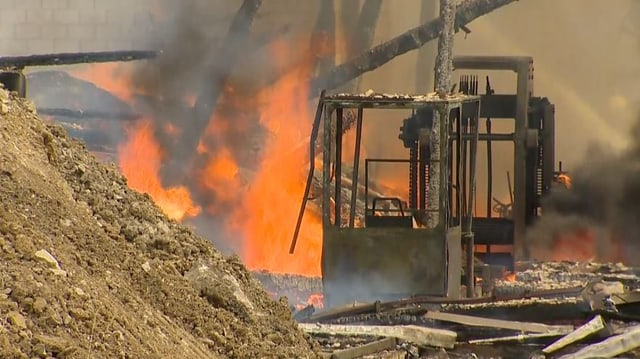 Brand in Sägerei. Brand in Sägerei.