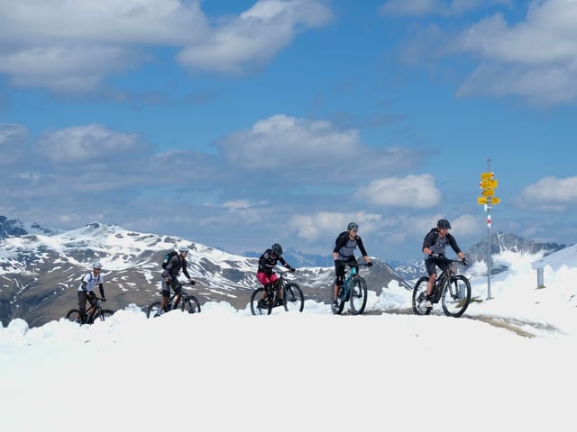 Mountainbiker im Schnee. Mountainbiker im Schnee.