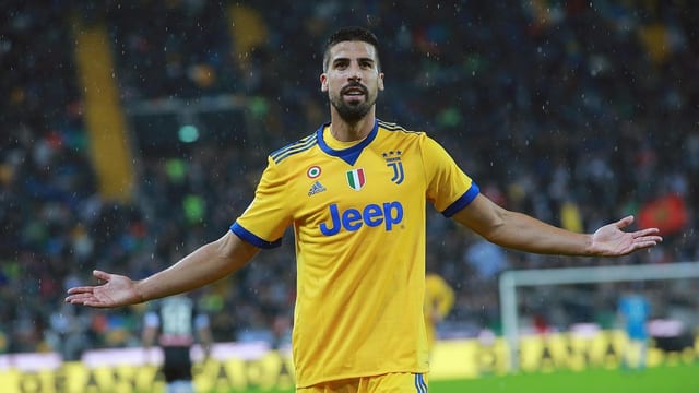 Sami Khedira mit einer Jubelpose auf dem Rasen. Sami Khedira mit einer Jubelpose auf dem Rasen.
