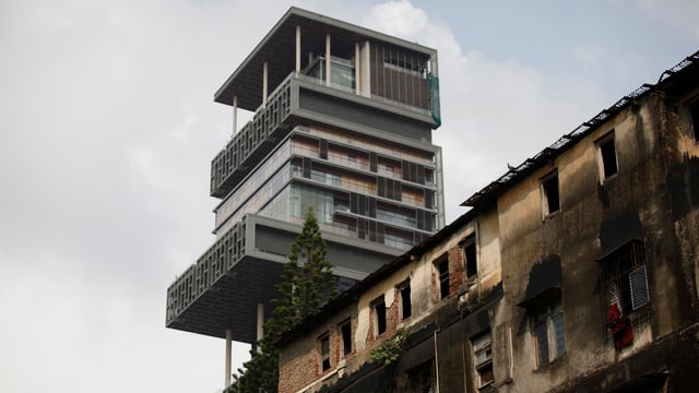 Ein Hochhaus. Ein Hochhaus.