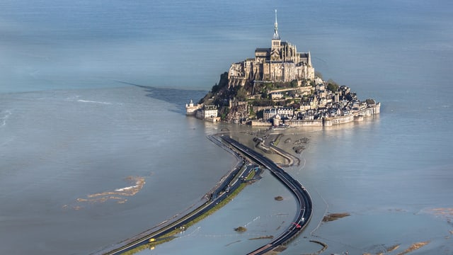Mont-Saint-Michel auf einer undatierten Aufnahme. Mont-Saint-Michel auf einer undatierten Aufnahme.