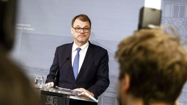 Juha Sipilä vor den Medien Juha Sipilä vor den Medien
