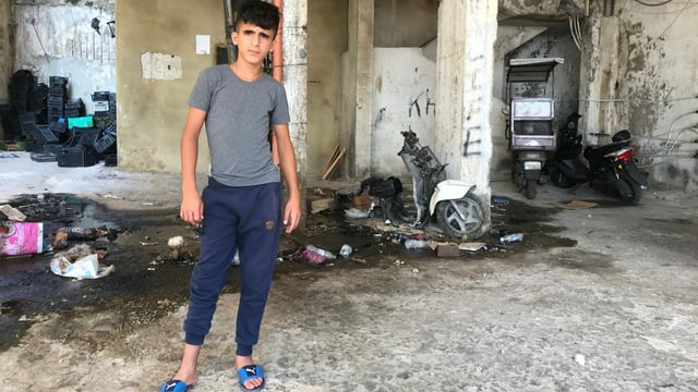 Ein 14-jähriger Teenager im Armenviertel Tripolis. Ein 14-jähriger Teenager im Armenviertel Tripolis.