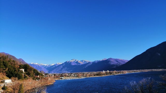 Wolkenloser Lago Maggiore und Magadinoebene. Wolkenloser Lago Maggiore und Magadinoebene.