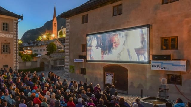 Kino Open Air en il parc naziunal a Zernez. Kino Open Air en il parc naziunal a Zernez.